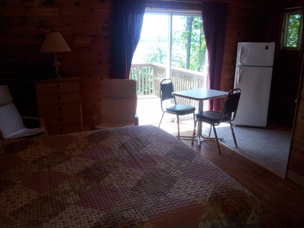 Red Lodge Resort Little Current ห้อง รูปภาพ