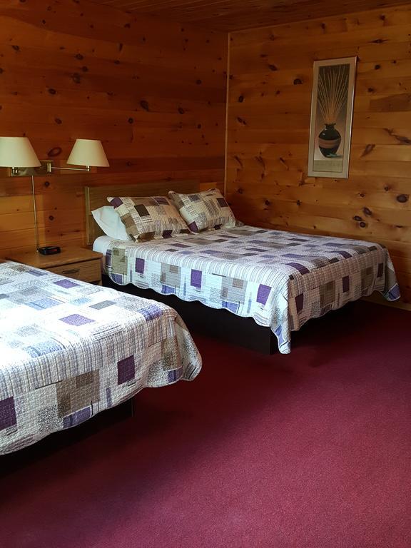 Red Lodge Resort Little Current ห้อง รูปภาพ